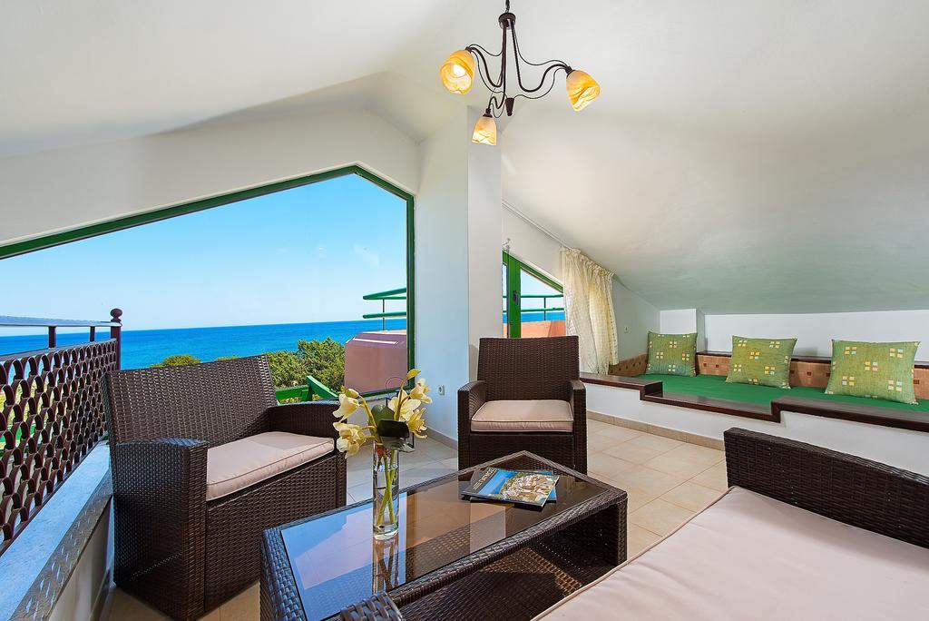 Beachfront Villa Rhodes Seashell เกนนาดี ภายนอก รูปภาพ